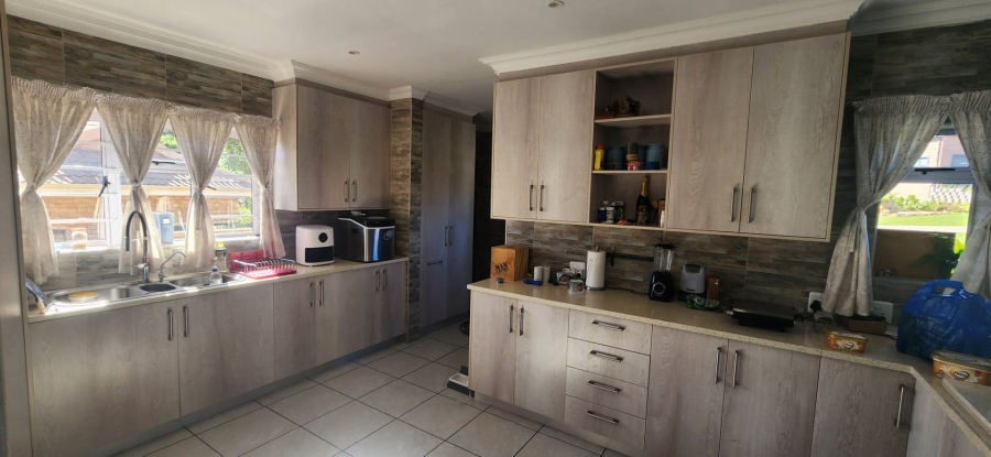 4 Bedroom Property for Sale in Great Brak River Western Cape